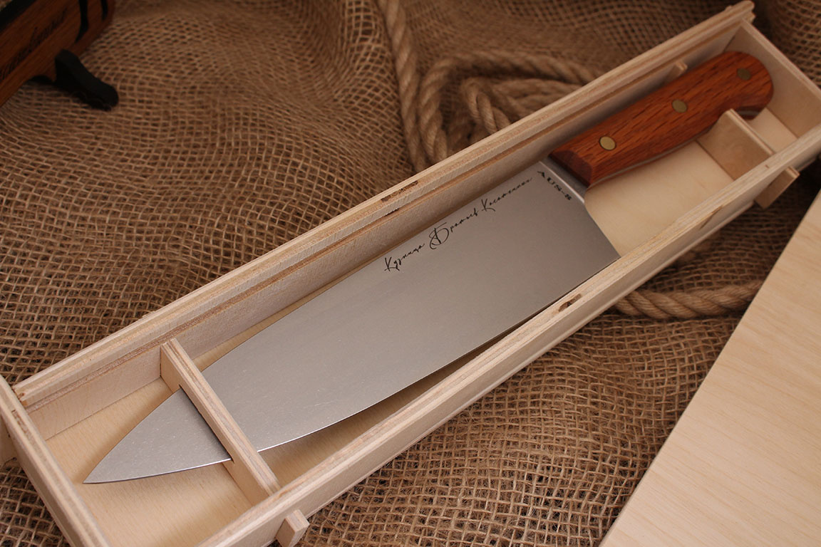 Шеф нож серии Classic AUS-8. Рукоять дерево дуб.